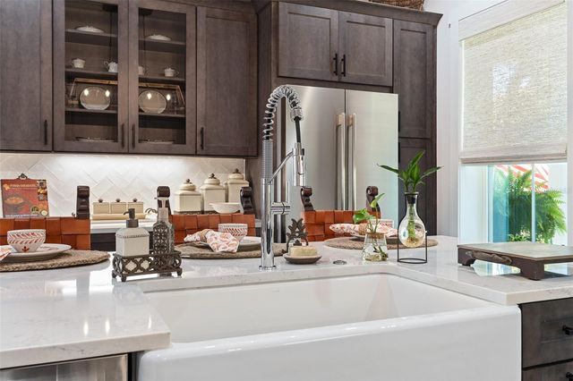 622 W 11TH AVENUE, Mount Dora, FL 32757