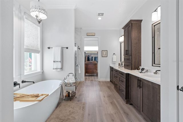 622 W 11TH AVENUE, Mount Dora, FL 32757