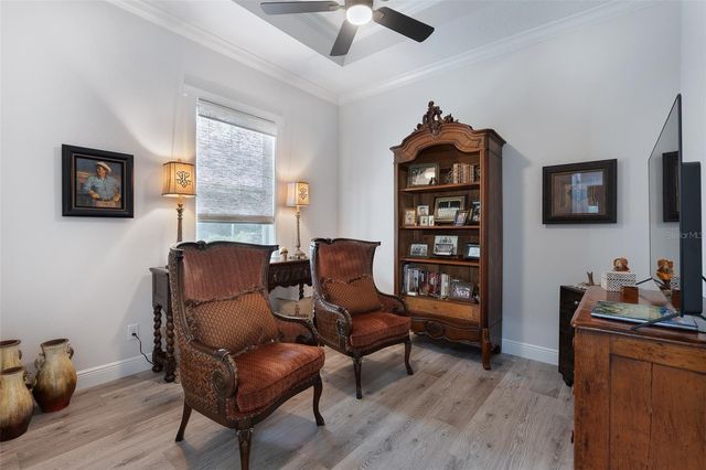 622 W 11TH AVENUE, Mount Dora, FL 32757