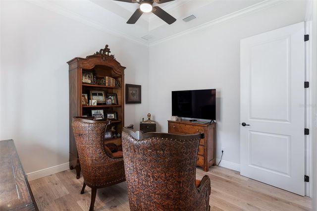 622 W 11TH AVENUE, Mount Dora, FL 32757