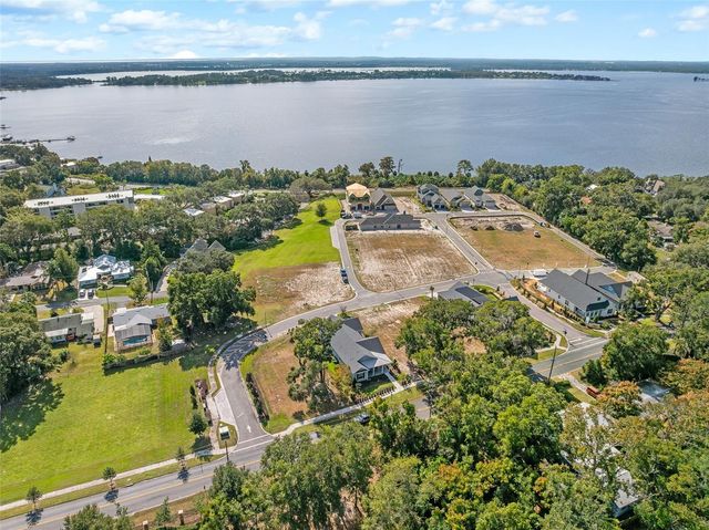 622 W 11TH AVENUE, Mount Dora, FL 32757