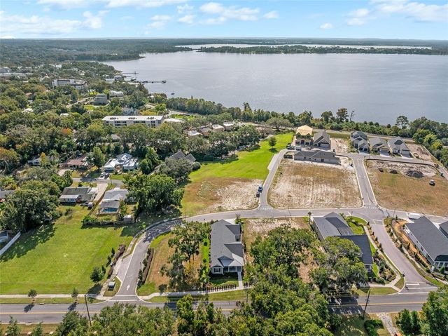 622 W 11TH AVENUE, Mount Dora, FL 32757