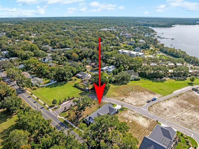 622 W 11TH AVENUE, Mount Dora, FL 32757