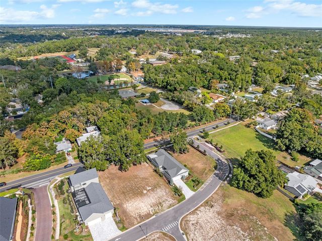 622 W 11TH AVENUE, Mount Dora, FL 32757