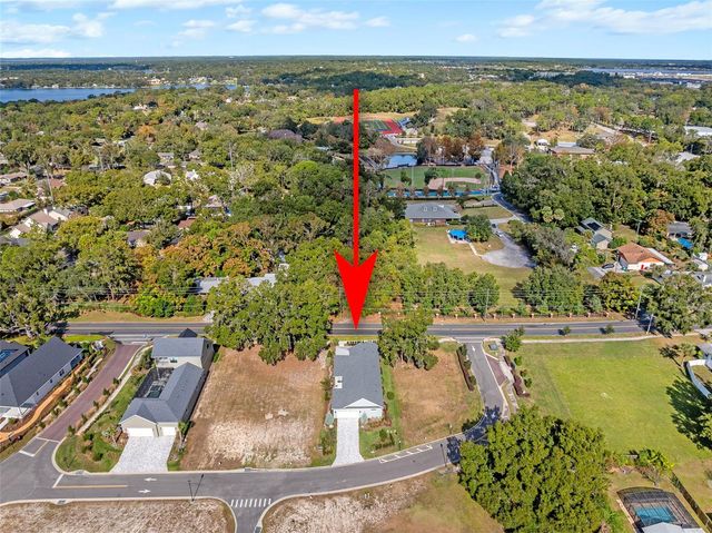 622 W 11TH AVENUE, Mount Dora, FL 32757