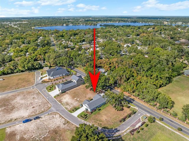 622 W 11TH AVENUE, Mount Dora, FL 32757