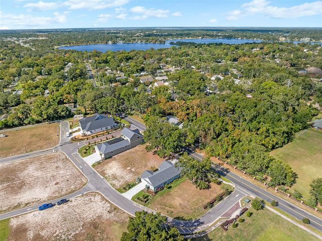 622 W 11TH AVENUE, Mount Dora, FL 32757