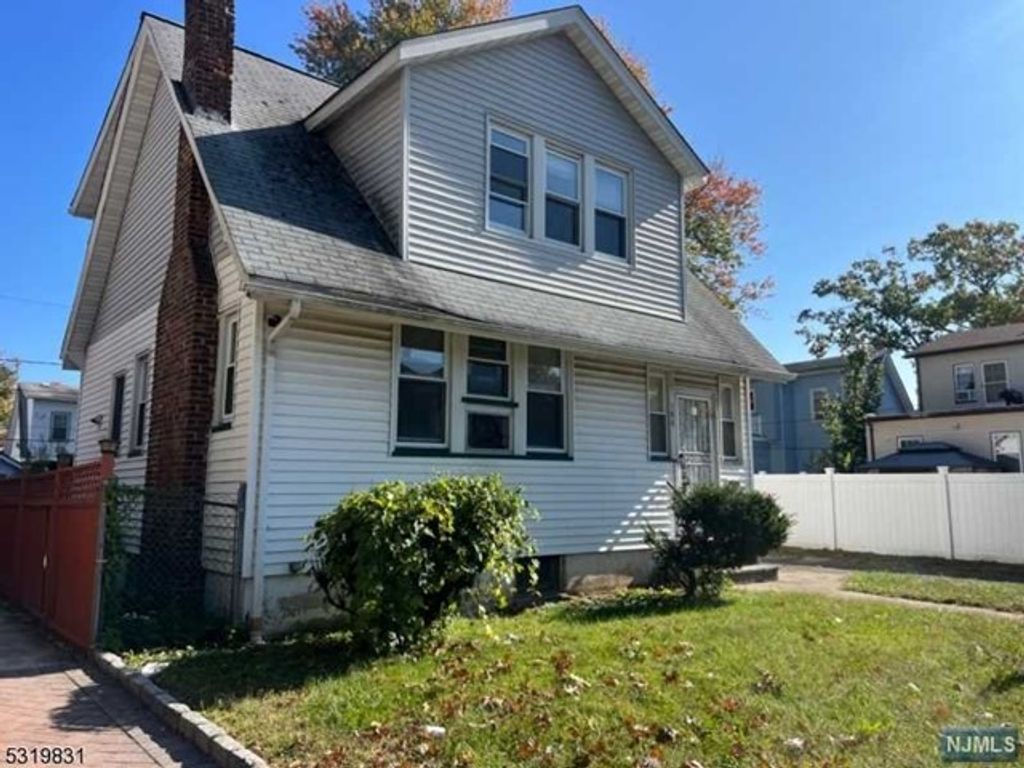 184 Oak Street, East Orange, NJ 07018