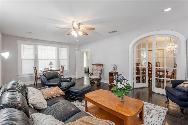 1101 N Oak Avenue, Mineral Wells, TX 76067