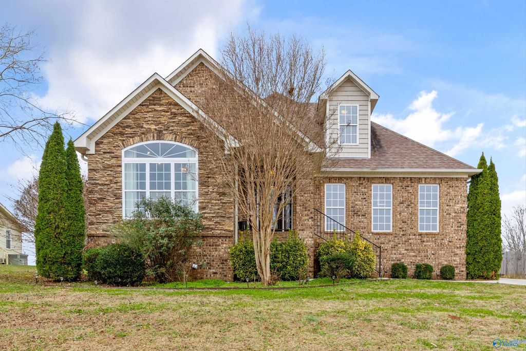 17043 Cliff Drive, Athens, AL 35613