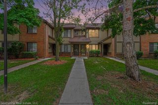 1502 Meadow Side Drive, Rochester Hills, MI 48307