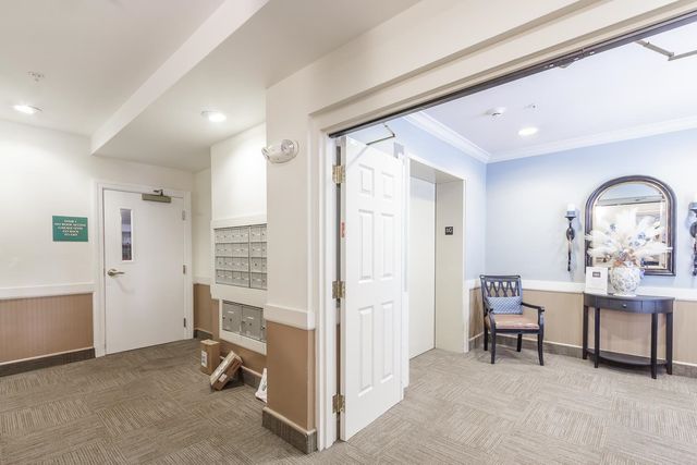 5 Sally Sweets Way Unit 215, Salem, NH 03079