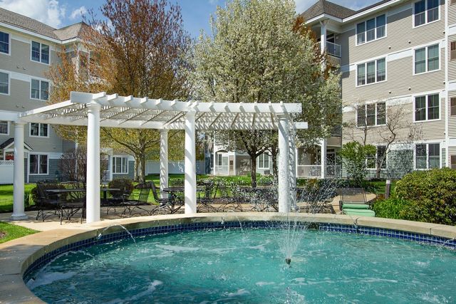 5 Sally Sweets Way Unit 215, Salem, NH 03079