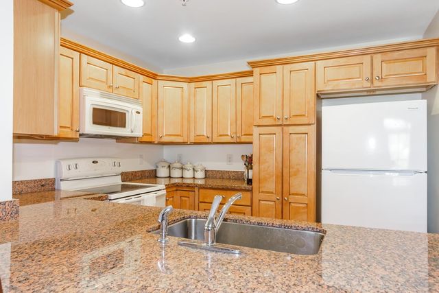 5 Sally Sweets Way Unit 215, Salem, NH 03079
