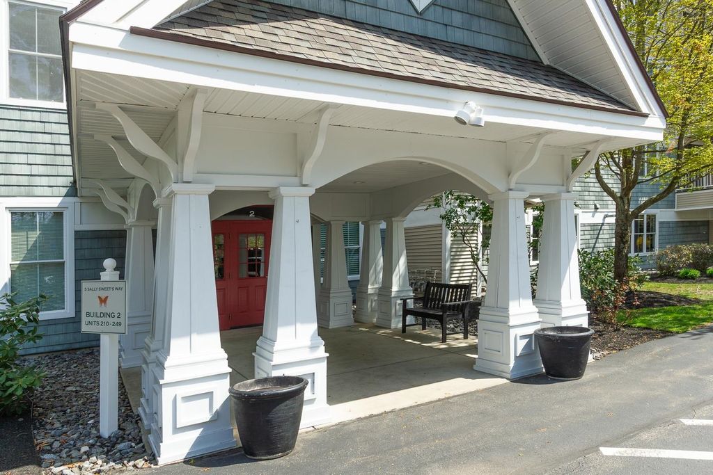 5 Sally Sweets Way Unit 215, Salem, NH 03079