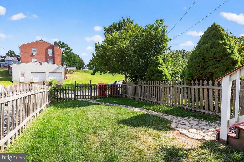 68 HILLSIDE AVE, Souderton, PA 18964
