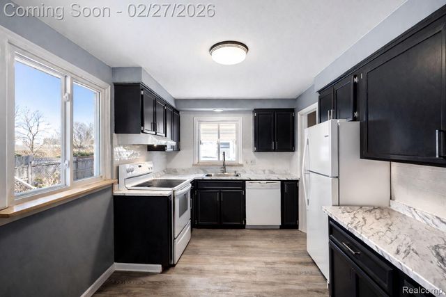 24245 Prairie Lane, Warren, MI 48089