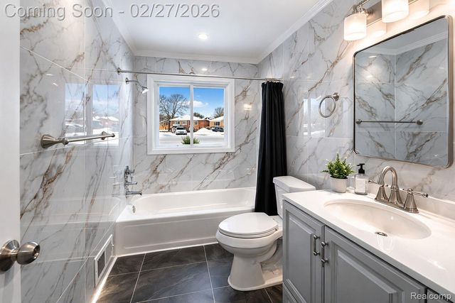 24245 Prairie Lane, Warren, MI 48089