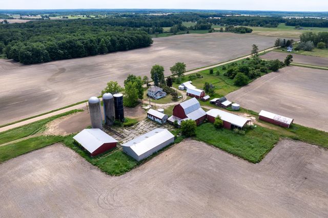 402 W Chapman Road, Fremont Twp, MI 48858