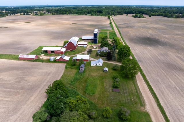 402 W Chapman Road, Fremont Twp, MI 48858