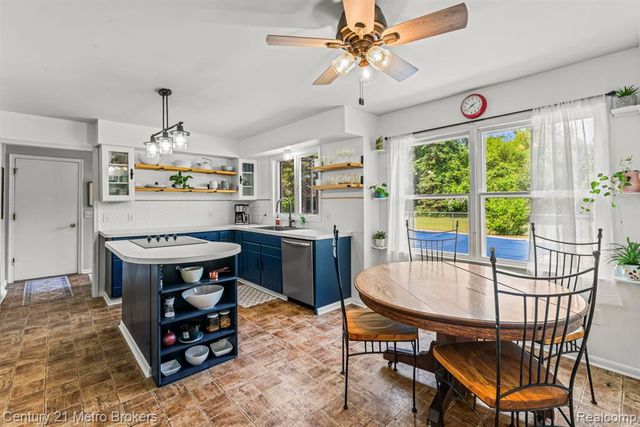 1938 Mayfield Road, Lapeer, MI 48446