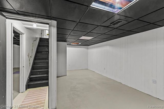 1938 Mayfield Road, Lapeer, MI 48446