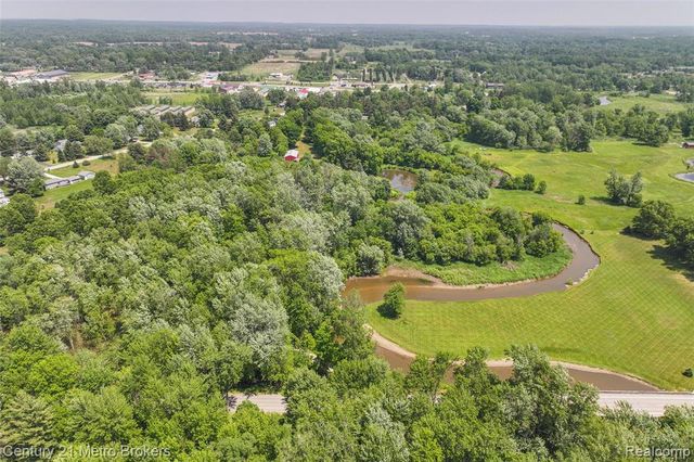 1938 Mayfield Road, Lapeer, MI 48446