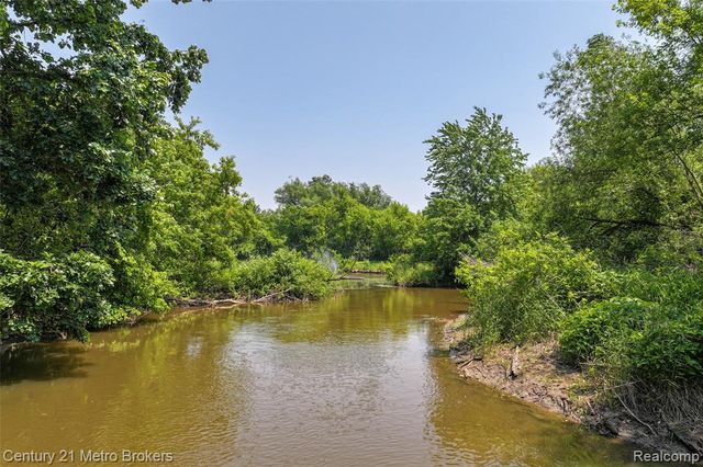 1938 Mayfield Road, Lapeer, MI 48446