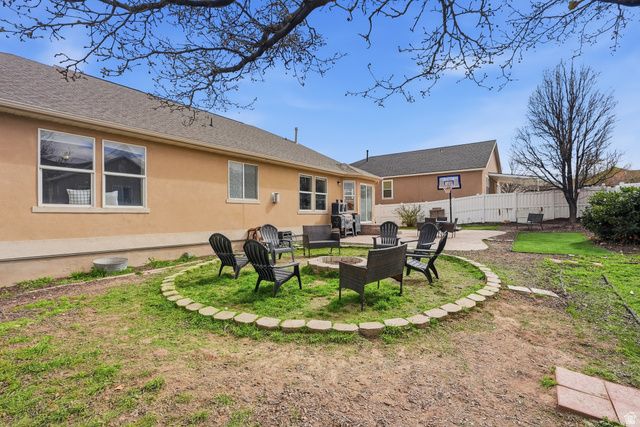 8262 S PIN OAK DR, West Jordan, UT 84081