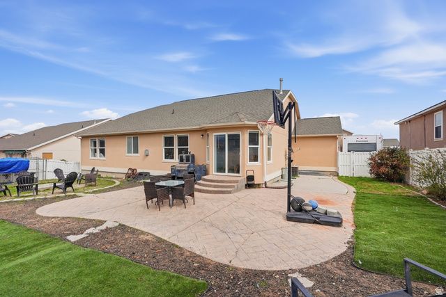 8262 S PIN OAK DR, West Jordan, UT 84081