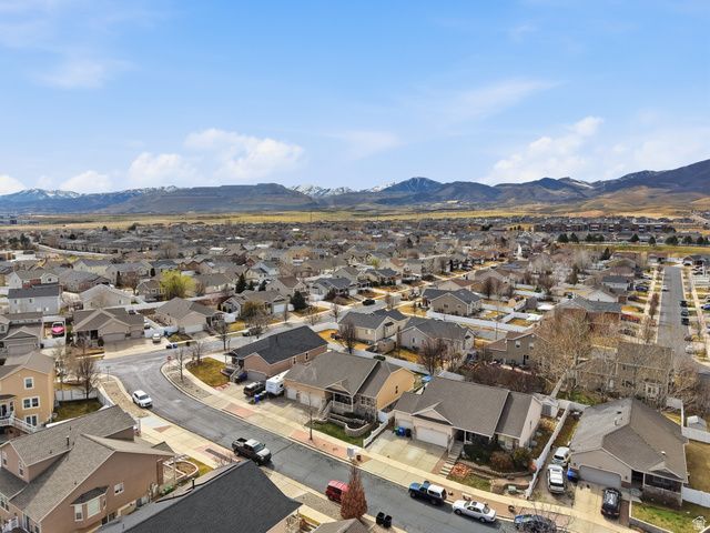 8262 S PIN OAK DR, West Jordan, UT 84081