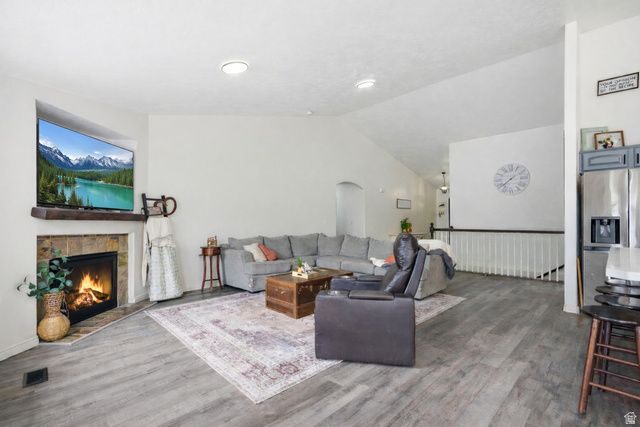 8262 S PIN OAK DR, West Jordan, UT 84081