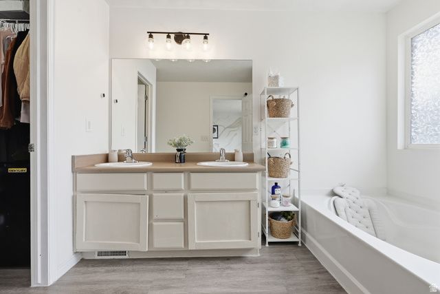 8262 S PIN OAK DR, West Jordan, UT 84081