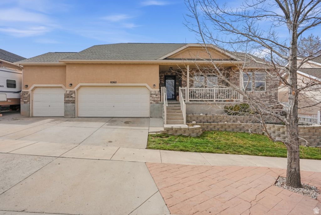 8262 S PIN OAK DR, West Jordan, UT 84081