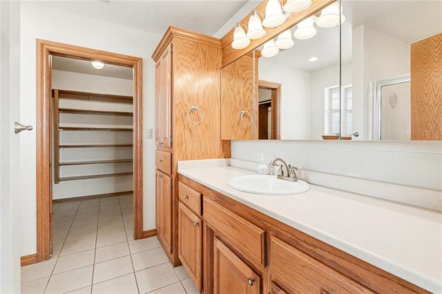 4 Willow Creek Drive, Tuttle, OK 73089