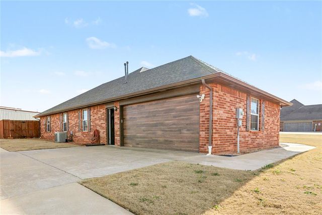 4 Willow Creek Drive, Tuttle, OK 73089
