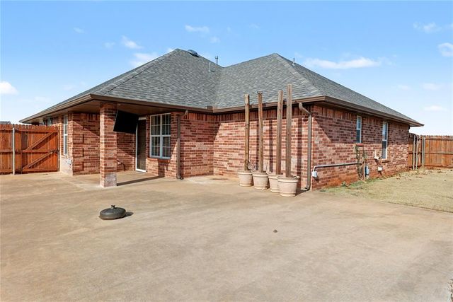 4 Willow Creek Drive, Tuttle, OK 73089