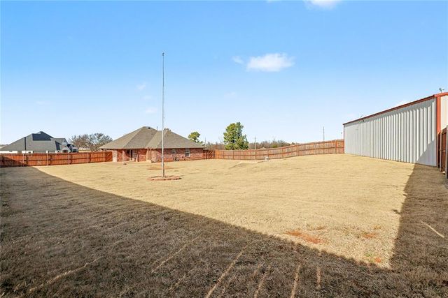 4 Willow Creek Drive, Tuttle, OK 73089