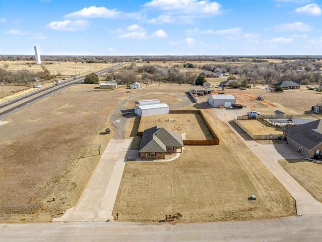 4 Willow Creek Drive, Tuttle, OK 73089