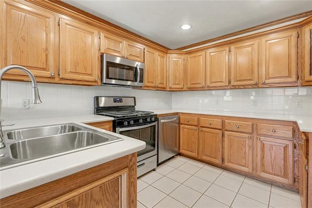 4 Willow Creek Drive, Tuttle, OK 73089