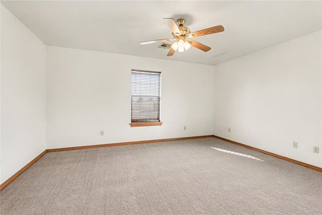 4 Willow Creek Drive, Tuttle, OK 73089