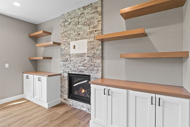 1005 Thomas Circle, Tiffin, IA 52340