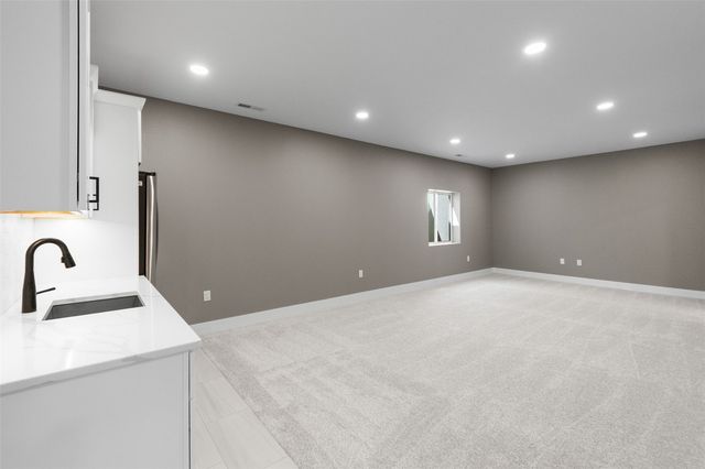 1005 Thomas Circle, Tiffin, IA 52340