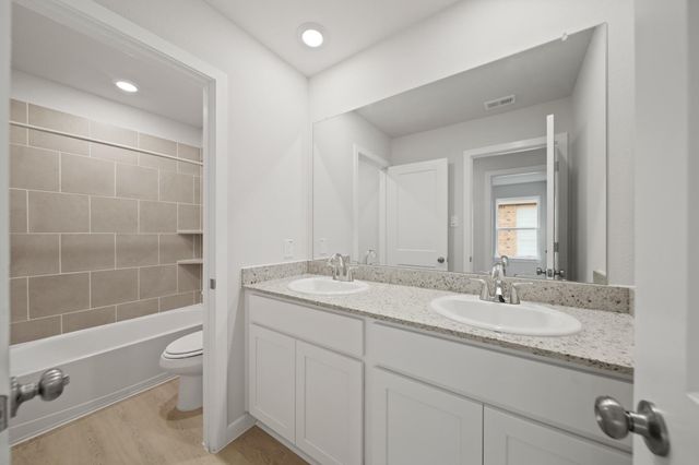 316 Bennett Street, Angleton, TX 77515