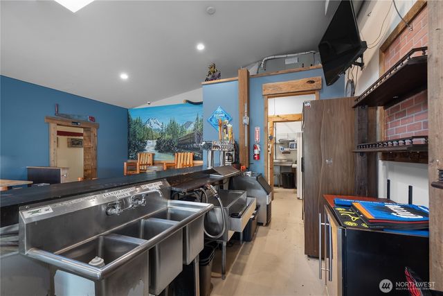 2364 Jackson Highway, Chehalis, WA 98532