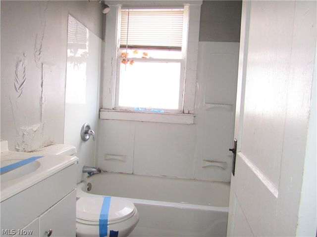 1427 E 133rd Street, East Cleveland, OH 44112