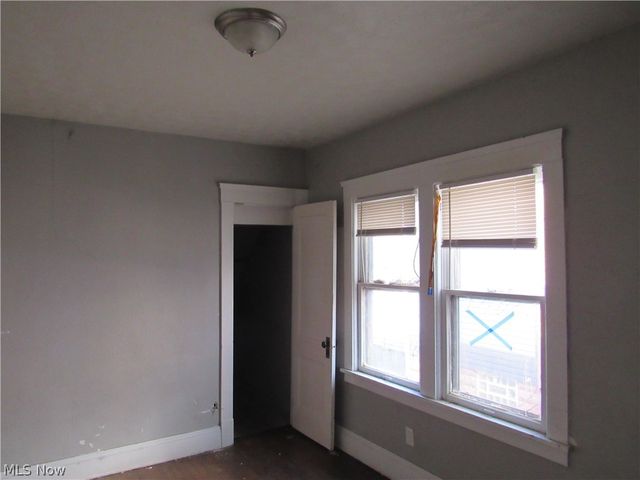 1427 E 133rd Street, East Cleveland, OH 44112