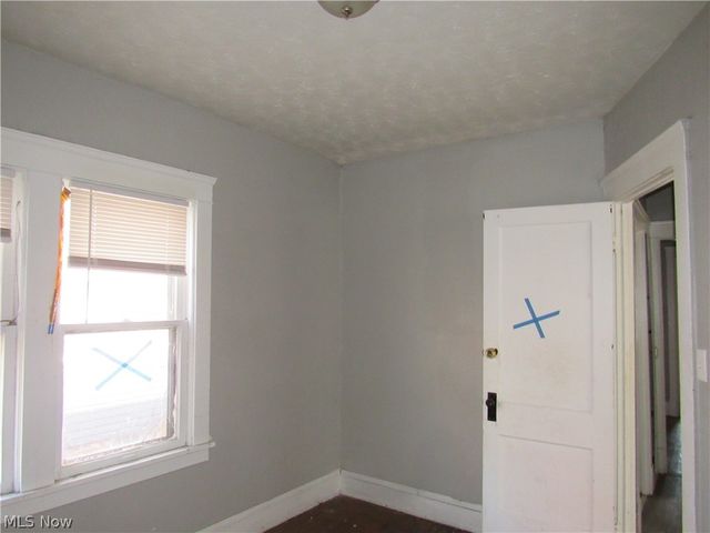 1427 E 133rd Street, East Cleveland, OH 44112