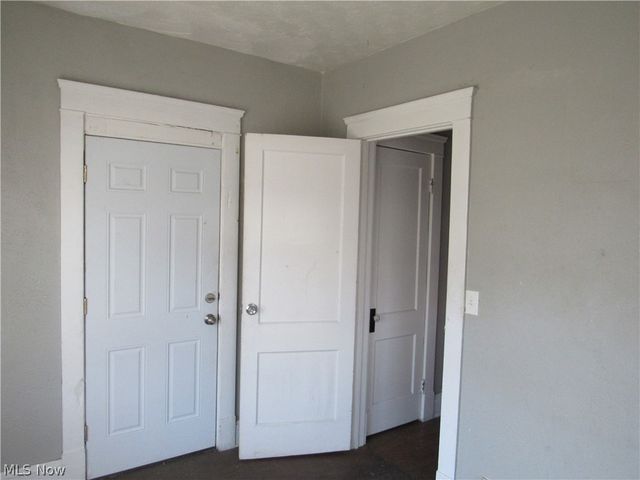 1427 E 133rd Street, East Cleveland, OH 44112