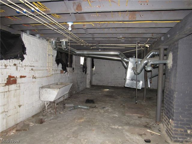 1427 E 133rd Street, East Cleveland, OH 44112